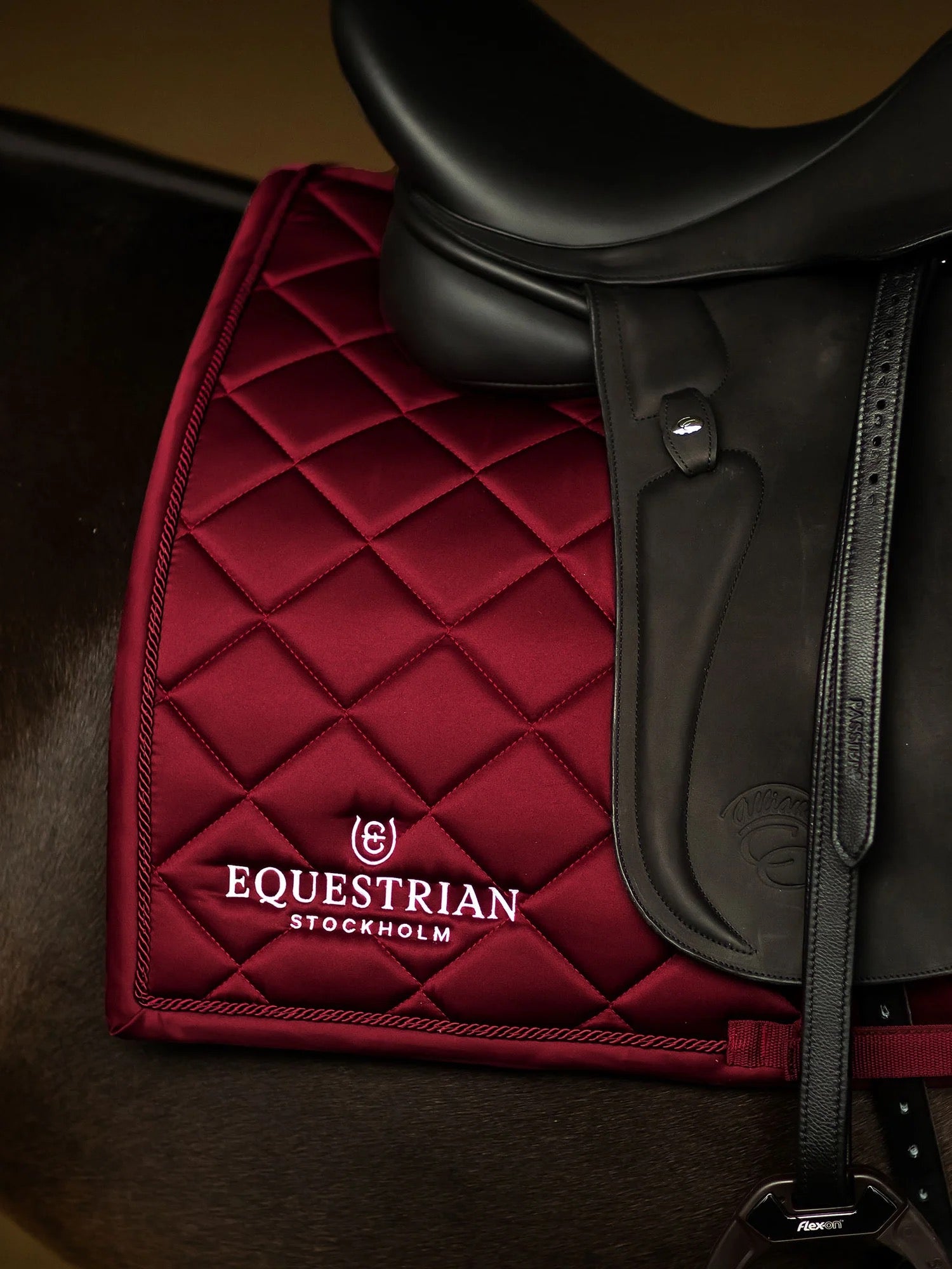Equestrian Stockholm Line Pad - Bordeaux