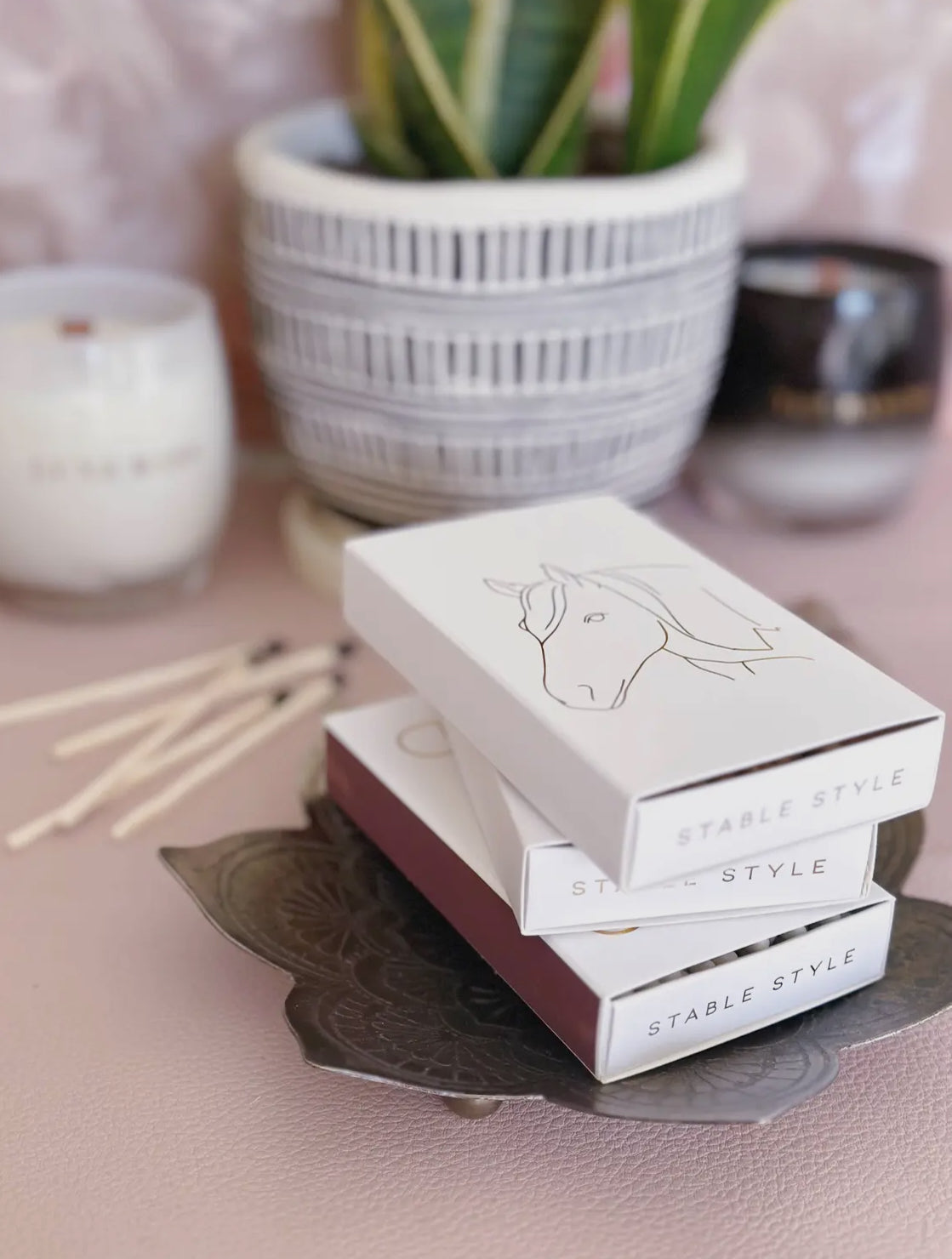 Stable Style White Oversized Horse Head Matches with Gold Foil