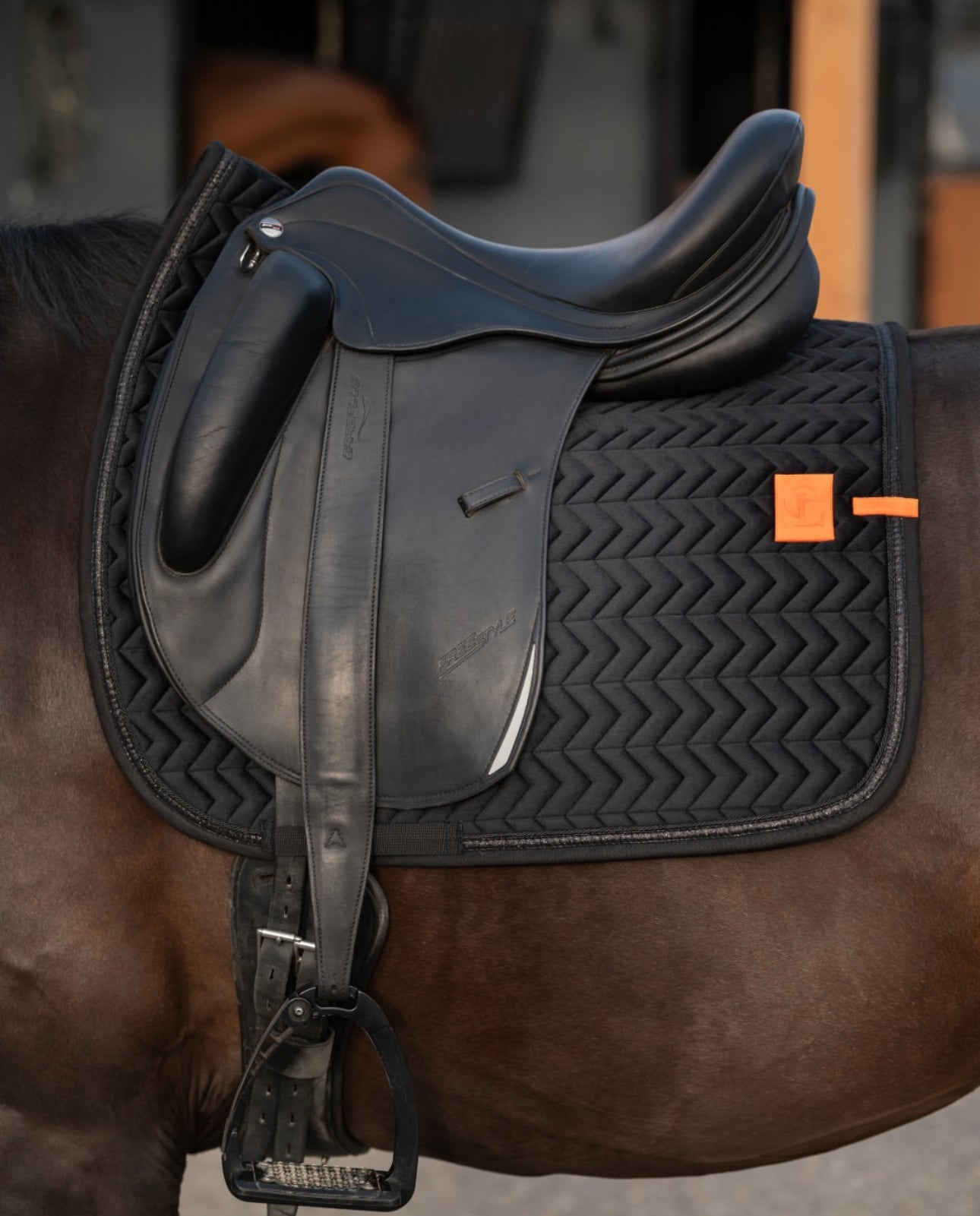 L'EVIQUE DRESSAGE PAD ZIRA- BLACK/ORANGE FULL SIZE