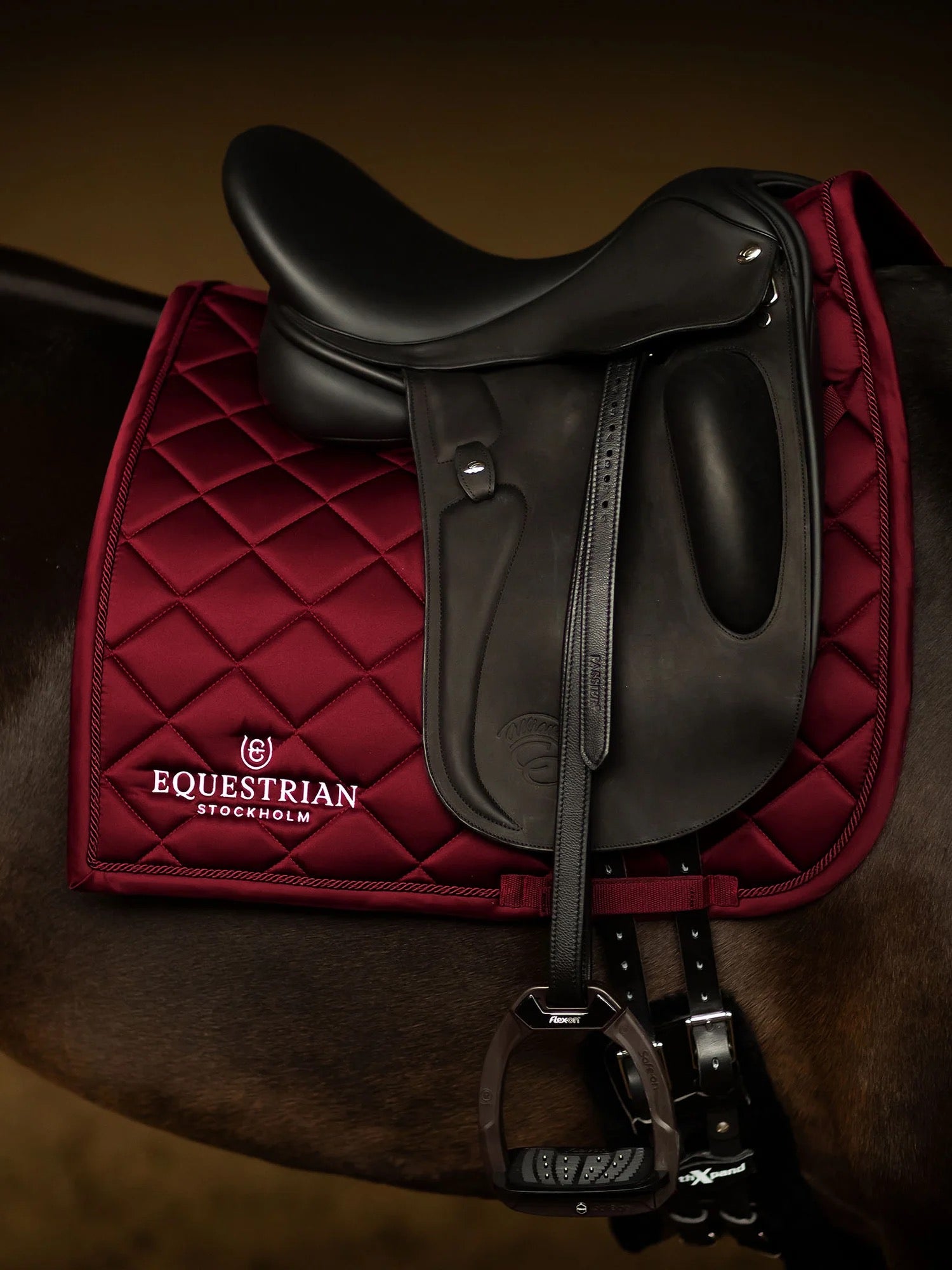 Equestrian Stockholm Line Pad - Bordeaux